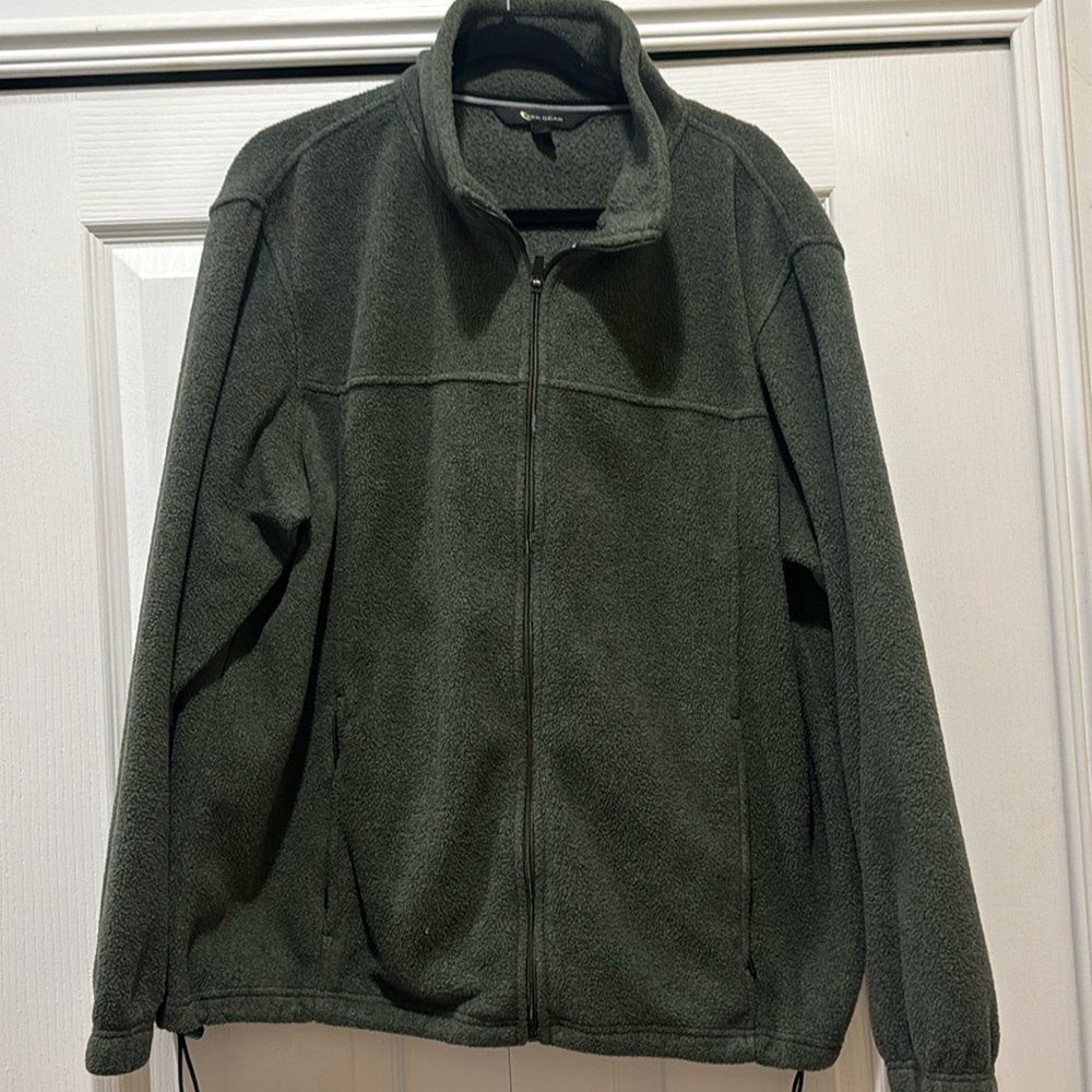 GUC- Men’s Tek Gear —Size Large. Army green.